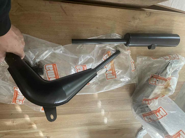 uitlaat Minarelli P6-p4, Vélos & Vélomoteurs, Pièces de cyclomoteur | Général, Comme neuf, Pot d'échappement, Enlèvement ou Envoi