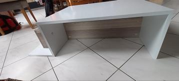 Table basse blanche et chêne gris