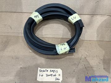 TOYOTA YARIS P1 Linker deur rubber 3 deurs 1999-2005