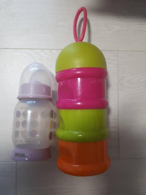 Boîte à lait en poudre Beaba et petite bouteille de lait/eau, Enfants & Bébés, Aliments pour bébé & Accessoires, Utilisé, Autres types