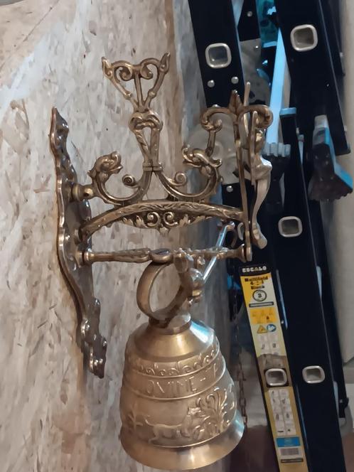 cloche bronze, Antiek en Kunst, Antiek | Brons en Koper, Brons, Ophalen of Verzenden