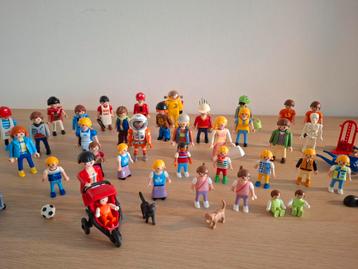 35 Playmobil figuurtjes en accessoires beschikbaar voor biedingen