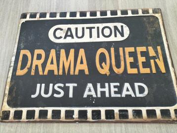Wandbord / tekstbord 'Caution Drama Queen Just Ahead' beschikbaar voor biedingen