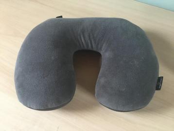 nekkussen Eagle creek neck pillow 3x per stuk 10,-