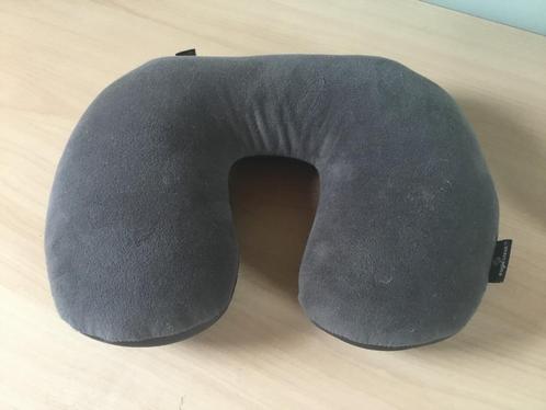 nekkussen Eagle creek neck pillow 3x per stuk 10,-, Huis en Inrichting, Woonaccessoires | Kussens, Nieuw, Ophalen