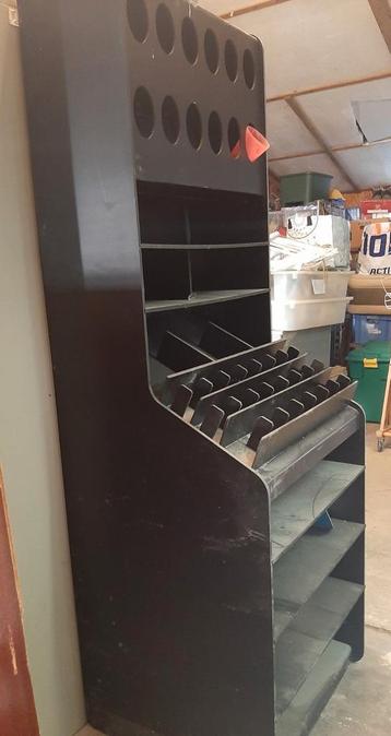 Rangement atelier. 4 pièces FAIRE OFFRE POUR LE LOT beschikbaar voor biedingen