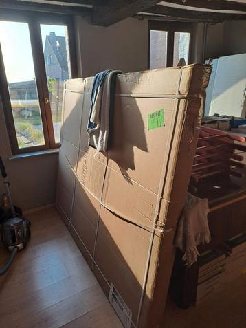 Verkoop 2 doucheschermen die nog nooit zijn gebruikt en geop beschikbaar voor biedingen