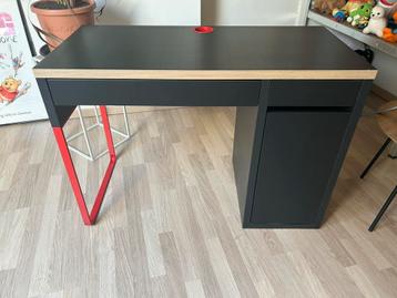 Bureau te koop beschikbaar voor biedingen