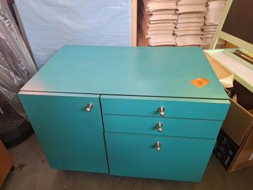 Stevige ladeblok voor bureau beschikbaar voor biedingen