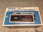 Splinternieuwe  retro  klok  radio casettespeler ., Ophalen of Verzenden, Nieuw