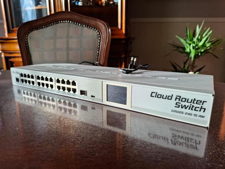 Mikrotik CRS125-24G-1S-RM schakelaarschakelaar, Computers en Software, Netwerk switches, Zo goed als nieuw, Ophalen of Verzenden