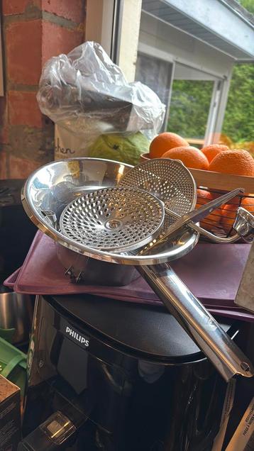 Passe-vite Lacor inox très bon état beschikbaar voor biedingen