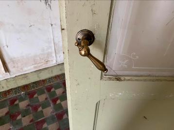 Oude deur met geslepen glas, Ophalen