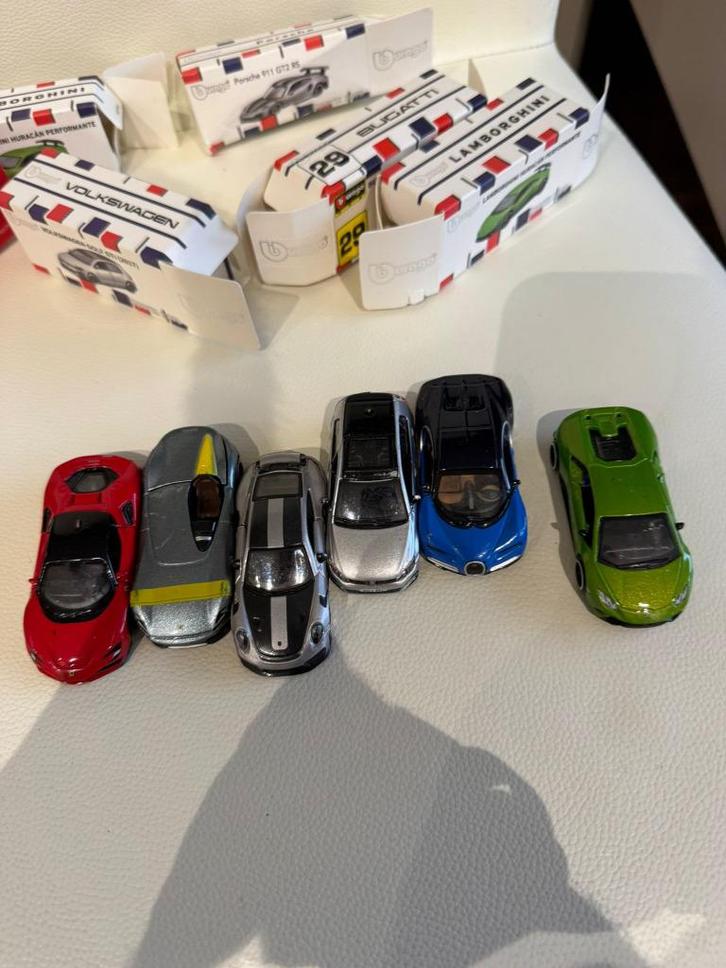 Te Koop: Lot Bburago Modelauto's 1:64, Hobby en Vrije tijd, Modelauto's | Overige schalen, Zo goed als nieuw, Auto, Ophalen of Verzenden