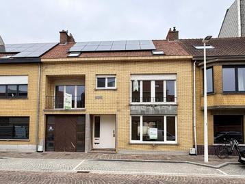 Uniek gebouw met 2 appartementen, garage en ruime tuin beschikbaar voor biedingen