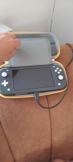 Nintendo Switch Lite + Switch tasje, Games en Spelcomputers, Spelcomputers | Nintendo Switch Lite, Ophalen of Verzenden, Grijs