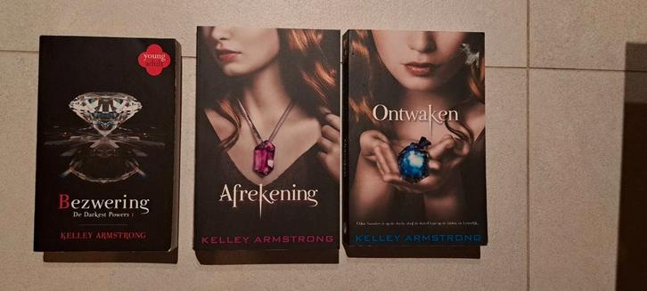 De Darkest Powers boekenserie - Kelley Armstrong, Boeken, Fantasy, Gelezen, Ophalen of Verzenden