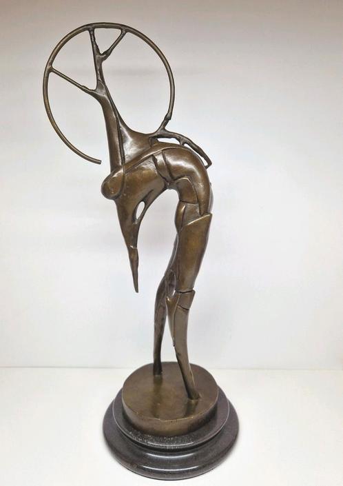 Modern abstract bronzen sculptuur Sagittarius, U. Boccioni., Antiek en Kunst, Kunst | Beelden en Houtsnijwerken, Ophalen of Verzenden