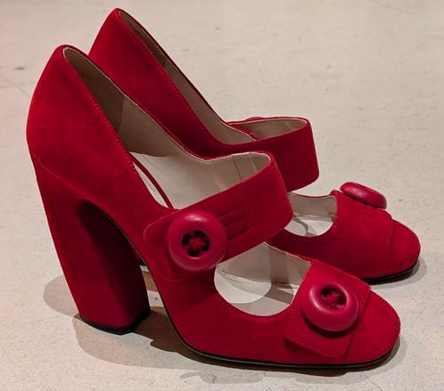 Prada-pompen, Kleding | Dames, Schoenen, Zo goed als nieuw, Pumps, Rood, Ophalen of Verzenden