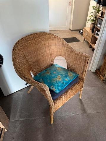 Fauteuil en rotin, Enlèvement