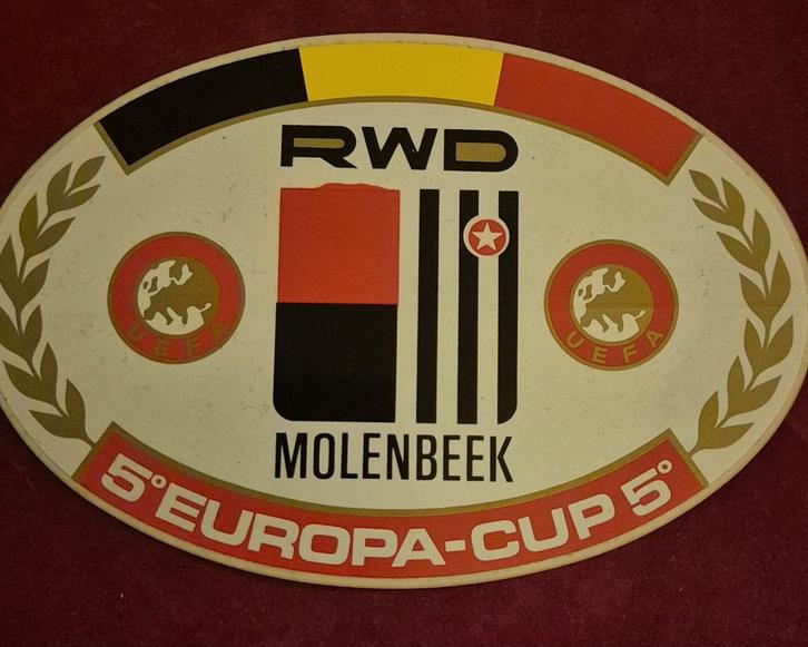 Oude sticker R.WD.MOLENBEEK europacup, Verzamelen, Sportartikelen en Voetbal, Ophalen