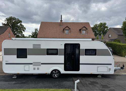 ADRIA Alpina 663PT 4-seizoenscaravan als nieuw - 2023, Caravans en Kamperen, Caravans, Particulier, tot en met 6, 1500 - 2000 kg