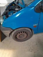 RENAULT TWINGO 1 VOORVLEUGELS // 25 euros stuk, Ophalen, Gebruikt, Renault, Spatbord