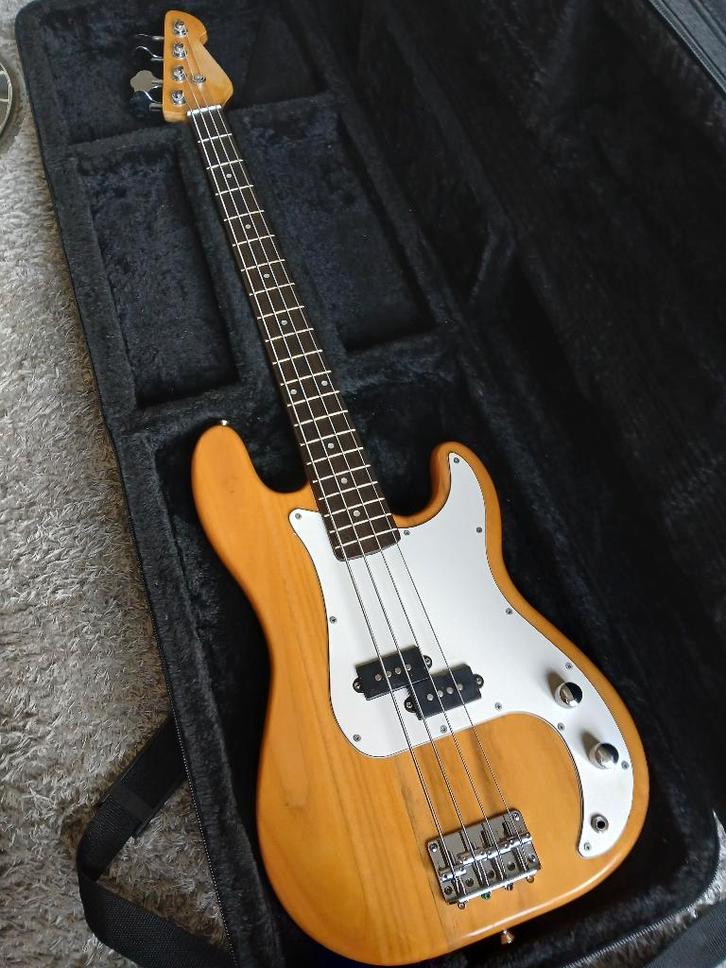 Basgitaar Gear4Music met Gatorcase koffer, Musique & Instruments, Instruments à corde | Guitares | Basses, Utilisé, Électrique