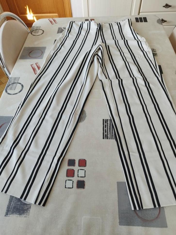 Wit/zwart broek van Isabel de pedro, Kleding | Dames, Broeken en Pantalons, Gedragen, Maat 42/44 (L), Wit, Lang, Ophalen of Verzenden