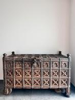 Coffre ancien en bois massif pièce unique avec de caractère, Huis en Inrichting, Woonaccessoires | Kisten, Ophalen