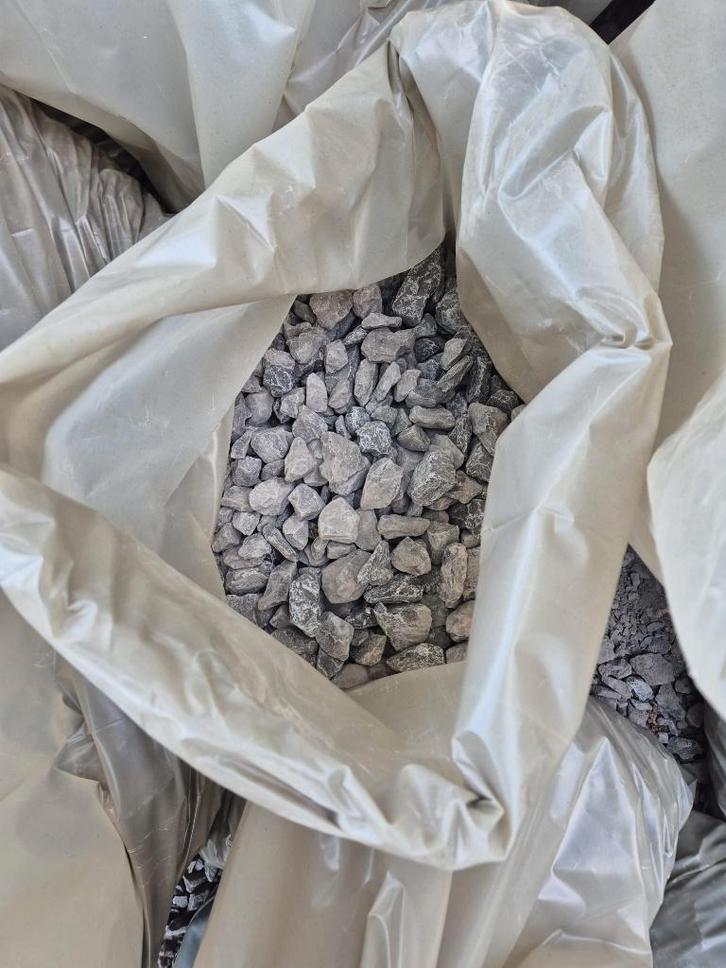 Siergrind Breuksteen 20/32 mm in zakken – vanaf €1,50/zak, Tuin en Terras, Grind, Keien en Split, Gebruikt, Grind, Grijs, Kalksteen