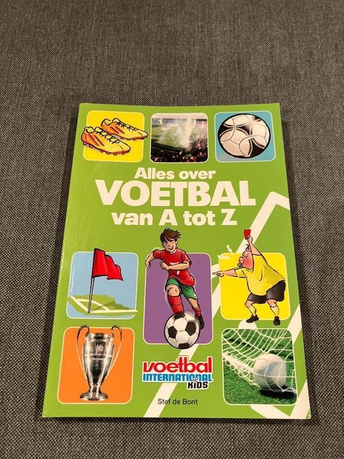Alles over voetbal van A tot Z - Stef de Bont, Boeken, Sportboeken, Zo goed als nieuw, Balsport, Ophalen of Verzenden