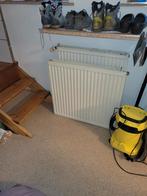 radiator breed 90 op 80 hoog met thermostatisch kraan 40 €, Doe-het-zelf en Bouw, Verwarming en Radiatoren, Ophalen, Zo goed als nieuw