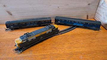 NS locomotief en 2 wagons  beschikbaar voor biedingen