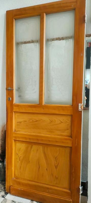 Porte de maison vitre gravée paon 