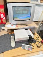 Nintendo NES action set super Mario Bros + Tv, Games en Spelcomputers, Ophalen of Verzenden, Zo goed als nieuw, Met 3 controllers of meer