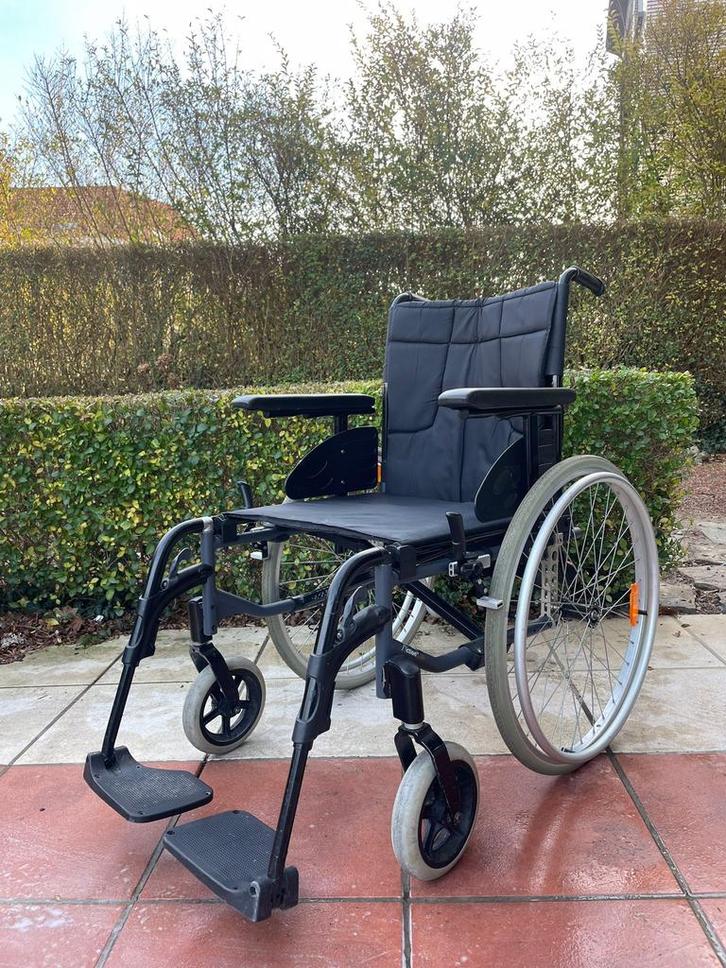 Invacare Esprit 3 Action opvouwbare rolstoel in nieuwstaat, Diversen, Rolstoelen, Zo goed als nieuw, Handbewogen rolstoel, Inklapbaar