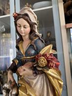 houten beeld van St. Elisabeth met rozen, kruik en brood, Ophalen of Verzenden