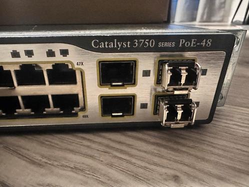 The Cisco Catalyst 3750 series Poe 48-port, Computers en Software, Netwerk switches, Zo goed als nieuw, Ophalen of Verzenden