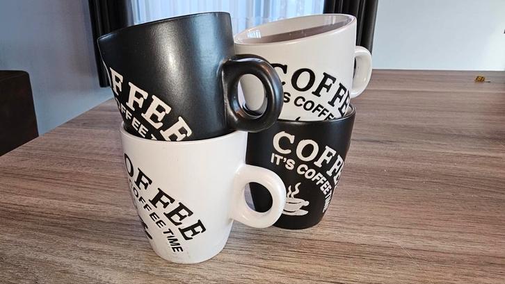 4 mokken / tassen wit en zwart 'it's coffee time, Huis en Inrichting, Woonaccessoires | Kandelaars en Kaarsen, Nieuw, Minder dan 25 cm