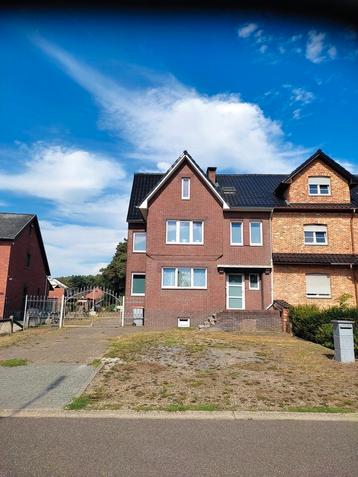 Ruime instapklare woning met boszicht en zonnepanelen beschikbaar voor biedingen