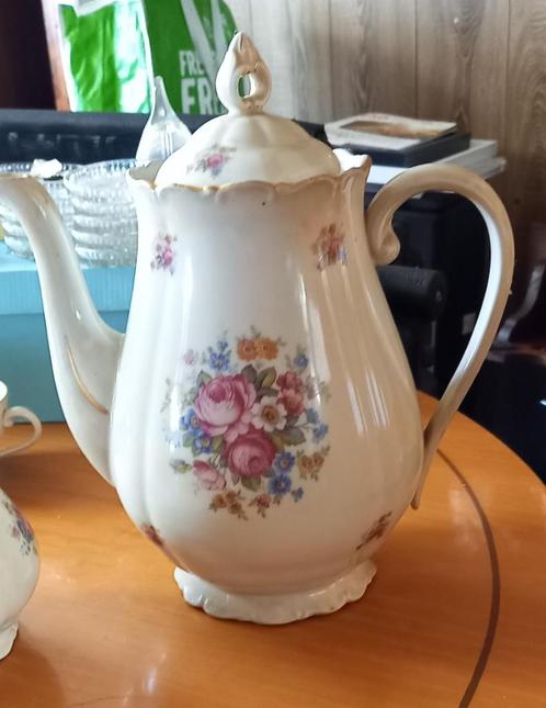 Service à café 12 personnes, Huis en Inrichting, Keuken | Servies, Zo goed als nieuw, Kop(pen) en/of Schotel(s), Ophalen