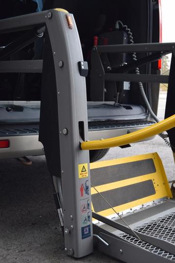 Fourgonnette avec ascenseur pour le transport des personnes, Achat, Boîte manuelle, Diesel, Particulier