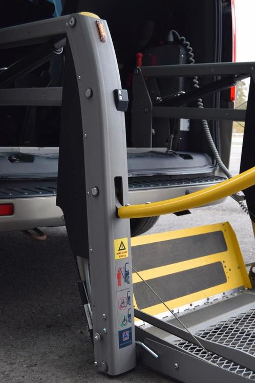 Bestelwagen met lift voor gehandicapten vervoer., Auto's, Ford, Particulier, Diesel, Handgeschakeld, Ophalen