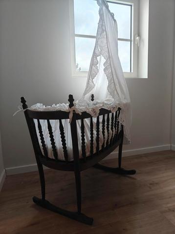 Houten wieg (2 stuks) beschikbaar voor biedingen