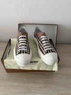 Burberry schoenen maat 42/43, Bruin, Nieuw, Ophalen of Verzenden, Sneakers