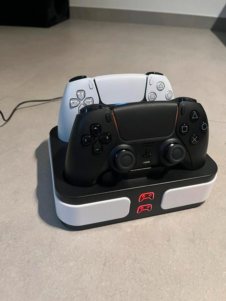 PS5 laadstation voor 2 controllers (zonder controllers), Games en Spelcomputers, Spelcomputers | Overige, Zo goed als nieuw, Ophalen of Verzenden