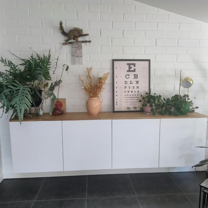 Dressoir Ikea besta met eikenplank zeer goede staat, Huis en Inrichting, Kasten | Dressoirs, Zo goed als nieuw, 200 cm of meer