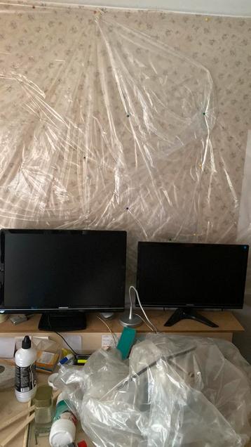 PC schermen Medion 1 van 65cm en 1 van 60cm beschikbaar voor biedingen