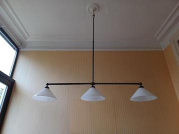 Verstelbare hanglamp met drie bollen beschikbaar voor biedingen